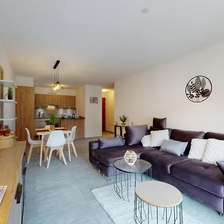 With Sauna And Mountain View *