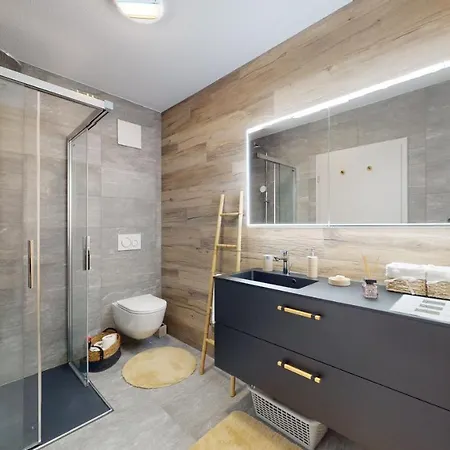 With Sauna And Mountain View *