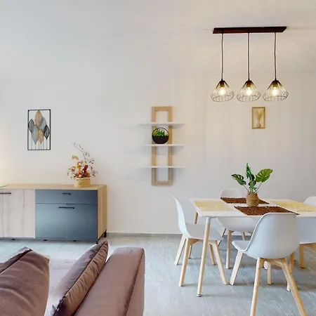 With Sauna And Mountain View ロイカーバード