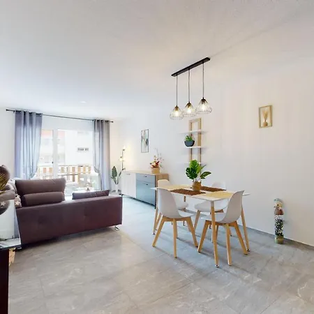 アパート With Sauna And Mountain View